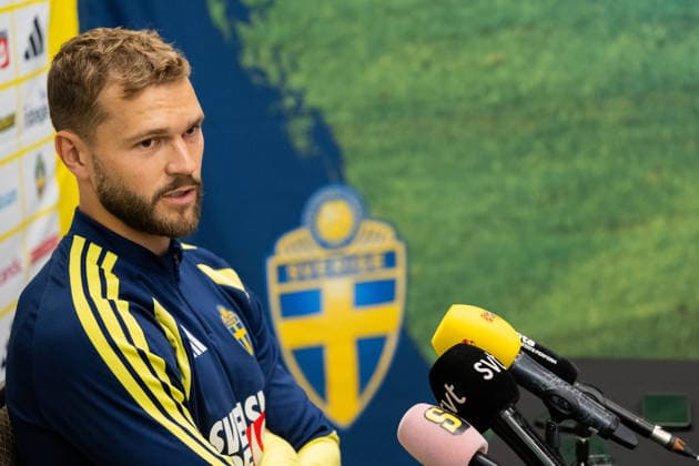 260621 Jesper Karlström of the Swedish men s national football team in the mixed zone after a training session during day 11 of the FIFA World Cup, WM, Weltmeisterschaft, Fussball 2026 on June 21, 2026 in Dallas. Photo: Petter Arvidson BILDBYRAN kod PA PA1248 fotboll football soccer fotball vm fotbolls-vm fotball-vm fotbolls-vm 2026 fifa world cup 2026 mixed zone sverige sweden sverige a day 11 bbeng *** June 21, 2026  Copyright: PETTERxARVIDSON BB260621PA097