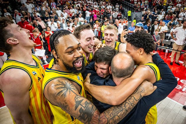 Basketball München 21.06.2026 Saison 2025 2026 EasyCredit BBL 1. Bundesliga Playoffs Finale Spiel 5 Männer, Herren FC Bayern München - Alba Berlin Alba Berlin gewinnt die Deutsche Meisterschaft 2026 Jubel Pedro Calles (Alba Berlin, Trainer) J wan Roberts (Alba Berlin, No.13) und andere Moses Wood (Alba Berlin, No.11) *** Basketball Munich June 21, 2026 2025–2026 Season EasyCredit BBL 1 Bundesliga Playoffs Finals Game 5 Mens Division, FC Bayern Munich vs. Alba Berlin Alba Berlin wins the 2026 German Championship Celebration