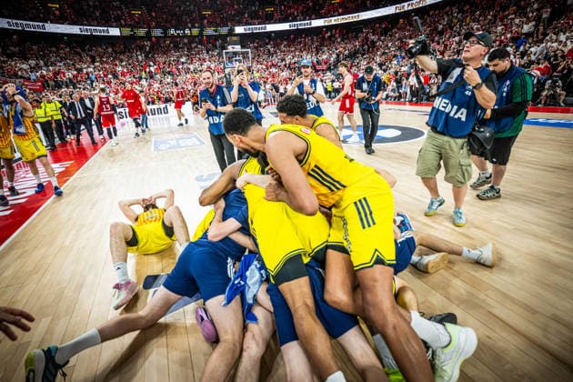 Basketball München 21.06.2026 Saison 2025 2026 EasyCredit BBL 1. Bundesliga Playoffs Finale Spiel 5 Männer, Herren FC Bayern München - Alba Berlin Alba Berlin gewinnt die Deutsche Meisterschaft 2026 Jubel *** Basketball Munich June 21, 2026 2025–2026 Season EasyCredit BBL 1 Bundesliga Playoffs Finals Game 5 Mens Division FC Bayern Munich vs. Alba Berlin Alba Berlin Wins the 2026 German Championship Celebrations,detected_source_language