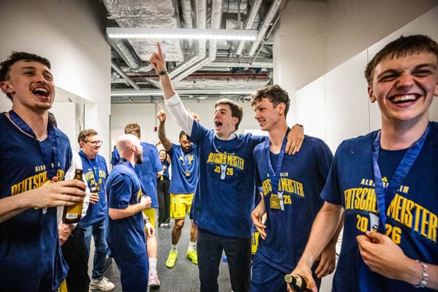 Basketball München 21.06.2026 Saison 2025 2026 EasyCredit BBL 1. Bundesliga Playoffs Finale Spiel 5 Männer, Herren FC Bayern München - Alba Berlin Alba Berlin gewinnt die Deutsche Meisterschaft 2026 Pedro Calles (Alba Berlin, Trainer) und andere *** Basketball Munich June 21, 2026 2025–2026 Season EasyCredit BBL 1 Bundesliga Playoffs Finals Game 5 Mens Division, FC Bayern Munich vs. Alba Berlin Alba Berlin Wins the 2026 German Championship Pedro Calles, Alba Berlin Coach, and others,detected_source_language