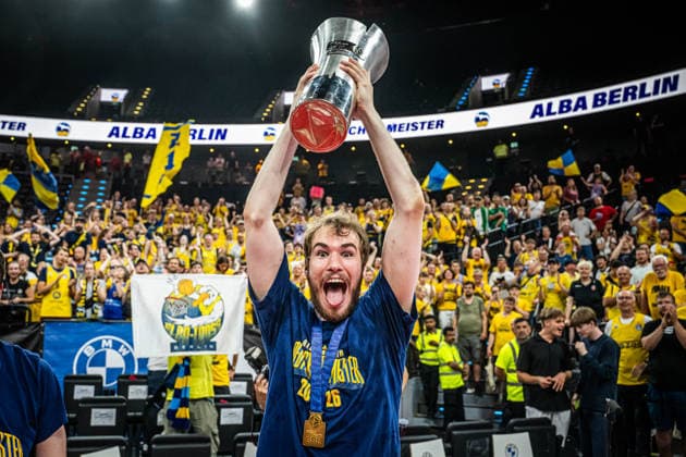 Basketball München 21.06.2026 Saison 2025 2026 EasyCredit BBL 1. Bundesliga Playoffs Finale Spiel 5 Männer, Herren FC Bayern München - Alba Berlin Alba Berlin gewinnt die Deutsche Meisterschaft 2026 Malte Delow (Alba Berlin, No.06) *** Basketball Munich June 21, 2026 2025–2026 Season EasyCredit BBL 1 Bundesliga Playoffs Finals Game 5 Mens Division FC Bayern Munich vs. Alba Berlin Alba Berlin wins the 2026 German Championship Malte Delow, Alba Berlin, No. 06,detected_source_language