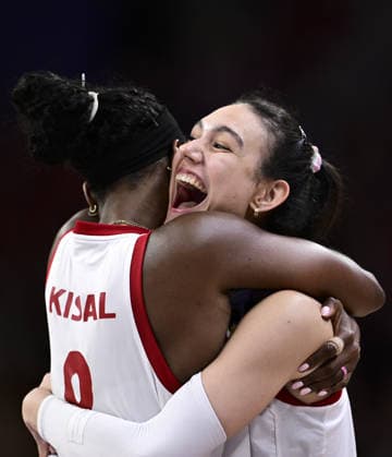 Turkiye v China - 2026 FIVB Volleyball Nations League ANKARA, TURKIYE - JUNE 21: Defne Basyolcu (R) of Turkiye celebrates after scoring a point during the 2026 FIVB Volleyball Nations League (VNL) Week 2 match between Turkiye and China at the Ankara Sports Hall in Ankara, Turkiye on June 21, 2026. Mehmet Futsi Anadolu Ankara Turkey. Editorial use only. Please get in touch for any other usage.  Copyright: x2026xAnadoluxMehmetxFutsix