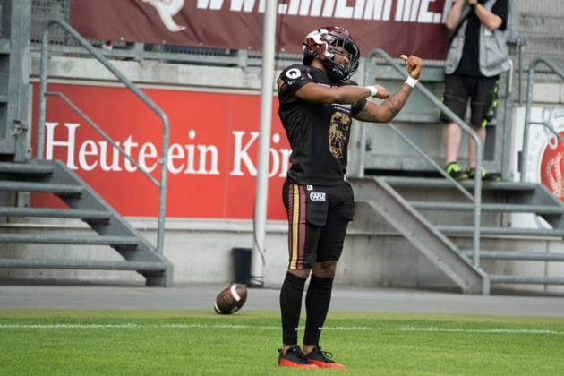 6 Rhein Fire Kaylon Geiger celebration Copyright: xFootxBowl MijoxLubecxpacho4kx