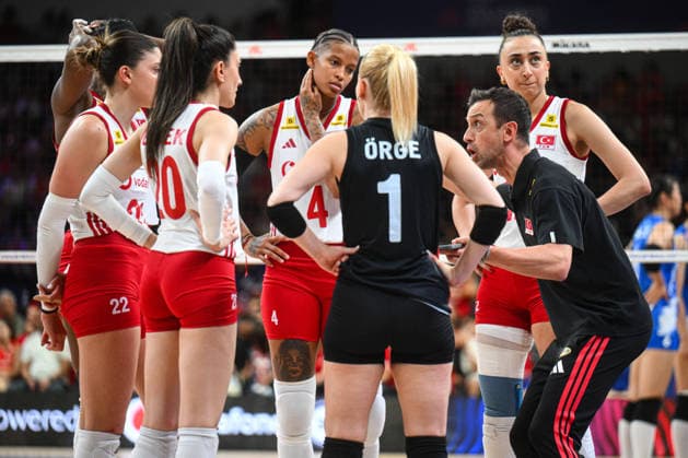 Turkiye v China - 2026 FIVB Volleyball Nations League ANKARA, TURKIYE - JUNE 21: Head Coach of Turkiye Daniele Santarelli gives tactics during the 2026 FIVB Volleyball Nations League (VNL) Week 2 match between Turkiye and China at the Ankara Sports Hall in Ankara, Turkiye on June 21, 2026. Akin Celiktas Anadolu Ankara Turkey. Editorial use only. Please get in touch for any other usage.  Copyright: x2026xAnadoluxAkinxCeliktasx