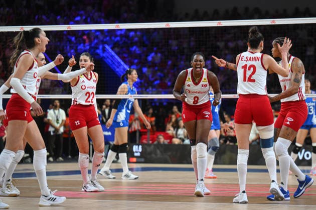 Turkiye v China - 2026 FIVB Volleyball Nations League ANKARA, TURKIYE - JUNE 21: Players of Turkiye celebrate after a point during the 2026 FIVB Volleyball Nations League (VNL) Week 2 match between Turkiye and China at the Ankara Sports Hall in Ankara, Turkiye on June 21, 2026. Akin Celiktas Anadolu Ankara Turkey. Editorial use only. Please get in touch for any other usage.  Copyright: x2026xAnadoluxAkinxCeliktasx