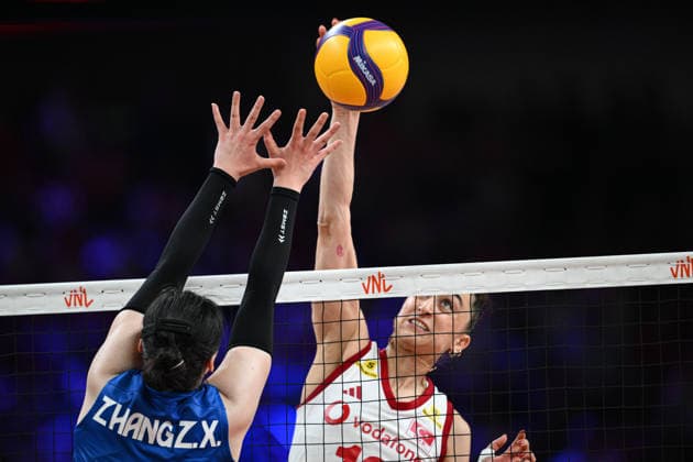Turkiye v China - 2026 FIVB Volleyball Nations League ANKARA, TURKIYE - JUNE 21: Elif Sahin of Turkiye in action during the 2026 FIVB Volleyball Nations League (VNL) Week 2 match between Turkiye and China at the Ankara Sports Hall in Ankara, Turkiye on June 21, 2026. Akin Celiktas Anadolu Ankara Turkey. Editorial use only. Please get in touch for any other usage.  Copyright: x2026xAnadoluxAkinxCeliktasx