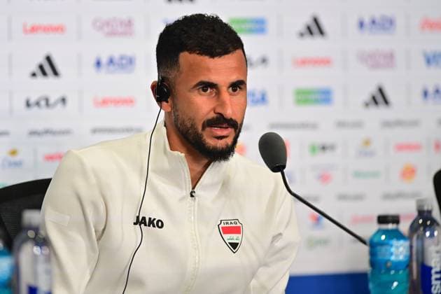 Philadelphia Stadium PHILADELPHIA (PA), 06 21 2026 - SPORTS WORLD CUP - FOOTBALL-IRAQ - Player Aymen Hussein, accompanied by coach Graham Arnold, during a press conference, PK, Pressekonferenz held in the Conference Room of Philadelphia Stadium, in Philadelphia, on the afternoon of Sunday, June 21. The team is preparing to face France in the second round of Group I of the 2026 FIFA World Cup, WM, Weltmeisterschaft, Fussball (Photo: Eduardo Carmim Photo Premium SPP) 30930 (Eduardo Carmim SPP)  Copyright: xEduardoxCarmimx xSPPx spp-en-EdCa-eduardo_carmim_photo_premium_491360