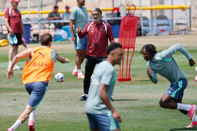 FIFA World Cup, WM, Weltmeisterschaft, Fussball 2026 - Switzerland training Switzerland s national soccer head coach Murat Yakin (C) leads a training session of the team at SDJA in San Diego, California, USA, 21 June 2026. Switzerland will face Canada on 24 June in a FIFA World Cup 2026 group B match. San Diego United States  Copyright: xPETERxKLAUNZERx