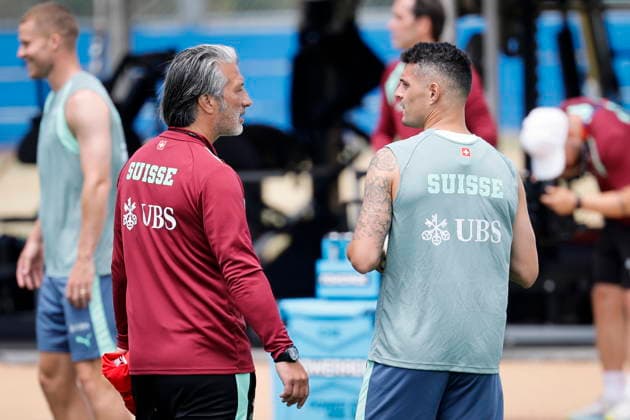 FIFA World Cup, WM, Weltmeisterschaft, Fussball 2026 - Switzerland training Switzerland s national soccer head coach Murat Yakin talks to his captain Granit Xhaka during a training session of the team at SDJA in San Diego, California, USA, 21 June 2026. Switzerland will face Canada on 24 June in a FIFA World Cup 2026 group B match. San Diego United States  Copyright: xPETERxKLAUNZERx