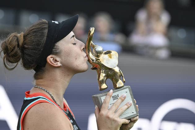 Czechia s Linda Noskova celebrates winning the 2026 Berlin Open title BERLIN, GERMANY - JUNE 21: Linda Noskova of Czechia celebrates with the trophy after defeating Jessica Pegula of the United States in the final match of the WTA, Tennis Damen 500 Berlin Open tennis tournament at the Steffi Graf Stadium in Berlin, Germany on June 21, 2026. Halil Sagirkaya Anadolu Berlin Germany. Editorial use only. Please get in touch for any other usage.  Copyright: x2026xAnadoluxHalilxSagirkayax