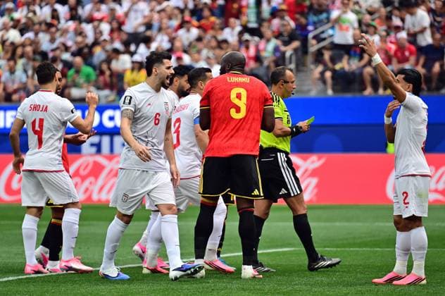 Belgium s Romelu Lukaku receives a yellow card from referee Dario Herrera during a soccer game between Belgian national team, Nationalteam Red Devils and Iran, on Sunday 21 June 2026, at the SoFi stadium in Los Angeles, the second game in the group stage of the FIFA World Cup, WM, Weltmeisterschaft, Fussball 2026 in the United States of America. The Diables Rouges - Rode Duivels were drawn into Group G. DIRKxWAEM  x178648026x