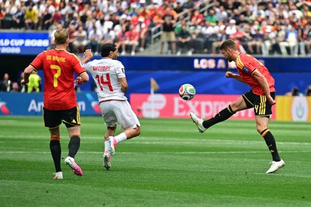 Belgium s Kevin De Bruyne, Iran s Saman Ghoddos and Belgium s Brandon Mechele fight for the ball during a soccer game between Belgian national team, Nationalteam Red Devils and Iran, on Sunday 21 June 2026, at the SoFi stadium in Los Angeles, the second game in the group stage of the FIFA World Cup, WM, Weltmeisterschaft, Fussball 2026 in the United States of America. The Diables Rouges - Rode Duivels were drawn into Group G. DIRKxWAEM  x178649546x