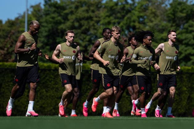 June 21, 2026, Vancouver, Bc, CANADA: Canada s Luc de Fougerolles, centre, runs laps with his teammates during a FIFA World Cup, WM, Weltmeisterschaft, Fussball training session, in Vancouver, on Sunday, June 21, 2026. Canada News - June 21, 2026  - ZUMAc35_ 20260621_zaf_c35_054 Copyright: xEthanxCairnsx