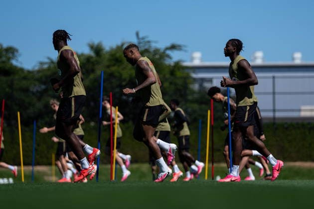 June 21, 2026, Vancouver, Bc, CANADA: Canada s Moise Bombito, right, participates during a FIFA World Cup, WM, Weltmeisterschaft, Fussball training session, in Vancouver, on Sunday, June 21, 2026. Canada News - June 21, 2026  - ZUMAc35_ 20260621_zaf_c35_055 Copyright: xEthanxCairnsx