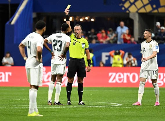 (260622) -- ATLANTA, June 22, 2026 -- Referee Raphael Claus (2th R) shows a yellow card to Mohamed Kanno (2th L) of Saudi Arabia during the group H match between Spain and Saudi Arabia at the 2026 FIFA World Cup, WM, Weltmeisterschaft, Fussball at Atlanta Stadium in Atlanta, the United States, June 21, 2026. ) (SP)U.S.-ATLANTA-FOOTBALL-FIFA WORLD CUP-GROUP H-ESP VS KSA JuxHuanzong 