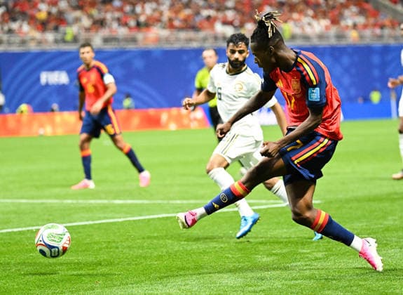 (260622) -- ATLANTA, June 22, 2026 -- Nico Williams (front) of Spain competes during the group H match between Spain and Saudi Arabia at the 2026 FIFA World Cup, WM, Weltmeisterschaft, Fussball at Atlanta Stadium in Atlanta, the United States, June 21, 2026. ) (SP)U.S.-ATLANTA-FOOTBALL-FIFA WORLD CUP-GROUP H-ESP VS KSA JuxHuanzong 