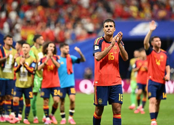 (260622) -- ATLANTA, June 22, 2026 -- Rodri of Spain greets spectators after the group H match between Spain and Saudi Arabia at the 2026 FIFA World Cup, WM, Weltmeisterschaft, Fussball at Atlanta Stadium in Atlanta, the United States, June 21, 2026. ) (SP)U.S.-ATLANTA-FOOTBALL-FIFA WORLD CUP-GROUP H-ESP VS KSA JuxHuanzong 