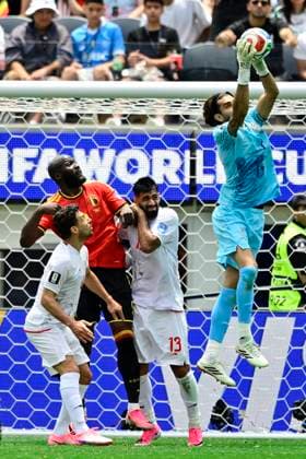 Belgium vs Iran - FIFA World Cup, WM, Weltmeisterschaft, Fussball 2026 LOS ANGELES, USA - JUNE 21 : Lukaku Romelu forward of Belgium battles for the ball with Beiranvand Alireza goalkeeper of Iran during the FIFA World Cup 2026 Group G match between Belgium and Iran at the SOFI STADIUM on June 21, 2026 in Los Angeles, USA, 21 06 2026 Los Angeles United States of America  Copyright: xJanxDexMeuleneirx