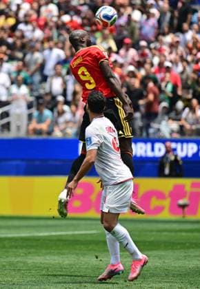 Belgium s Romelu Lukaku and Iran s Shojae Khalilzadeh fight for the ball during a soccer game between Belgian national team, Nationalteam Red Devils and Iran, on Sunday 21 June 2026, at the SoFi stadium in Los Angeles, the second game in the group stage of the FIFA World Cup, WM, Weltmeisterschaft, Fussball 2026 in the United States of America. The Diables Rouges - Rode Duivels were drawn into Group G. DIRKxWAEM  x178653736x