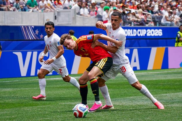 USA: Fußball FIFA World Cup, WM, Weltmeisterschaft, Fussball 2026 Gruppenphase Gruppe G Belgien vs Iran SoFi Stadium (Inglewood, Los Angeles County, Kalifornien): Maxim De Cuyper (Belgien 5) Ali Nemati (Iran 19) Saleh Hardani (Iran 2) *** USA Soccer 2026 FIFA World Cup Group Stage Group G Belgium vs. Iran SoFi Stadium, Inglewood, Los Angeles County, California Maxim De Cuyper (Belgium) 5 Ali Nemati (Iran) 19 Saleh Hardani (Iran) 2,detected_source_language Copyright: xJOERANxSTEINSIEKx