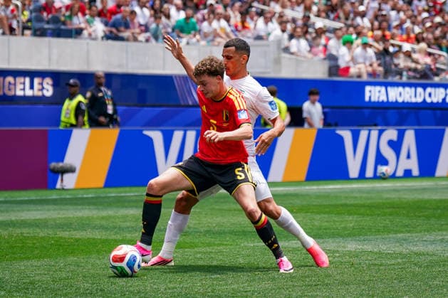 USA: Fußball FIFA World Cup, WM, Weltmeisterschaft, Fussball 2026 Gruppenphase Gruppe G Belgien vs Iran SoFi Stadium (Inglewood, Los Angeles County, Kalifornien): Maxim De Cuyper (Belgien 5) Ali Nemati (Iran 19) *** USA Soccer 2026 FIFA World Cup Group Stage Group G Belgium vs. Iran SoFi Stadium, Inglewood, Los Angeles County, California Maxim De Cuyper (Belgium) 5, Ali Nemati (Iran) 19,detected_source_language Copyright: xJOERANxSTEINSIEKx