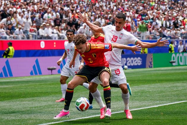 USA: Fußball FIFA World Cup, WM, Weltmeisterschaft, Fussball 2026 Gruppenphase Gruppe G Belgien vs Iran SoFi Stadium (Inglewood, Los Angeles County, Kalifornien): Maxim De Cuyper (Belgien 5) Ali Nemati (Iran 19) *** USA Soccer 2026 FIFA World Cup Group Stage Group G Belgium vs. Iran SoFi Stadium, Inglewood, Los Angeles County, California Maxim De Cuyper (Belgium) 5, Ali Nemati (Iran) 19,detected_source_language Copyright: xJOERANxSTEINSIEKx
