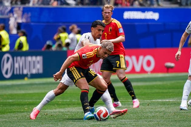 USA: Fußball FIFA World Cup, WM, Weltmeisterschaft, Fussball 2026 Gruppenphase Gruppe G Belgien vs Iran SoFi Stadium (Inglewood, Los Angeles County, Kalifornien): Leandro Trossard (Belgien 10) Saleh Hardani (Iran 2) Kevin De Bruyne (Belgien 7) *** USA Soccer 2026 FIFA World Cup Group Stage Group G Belgium vs. Iran SoFi Stadium, Inglewood, Los Angeles County, California Leandro Trossard (Belgium) 10 Saleh Hardani (Iran) 2 Kevin De Bruyne (Belgium) 7,detected_source_language Copyright: xJOERANxSTEINSIEKx