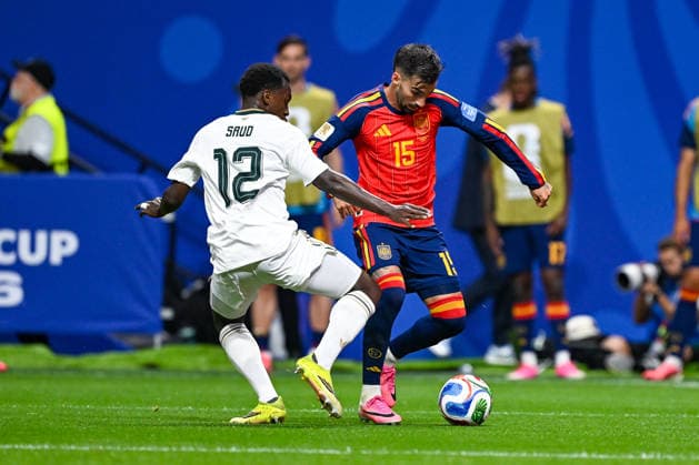 ATLANTA, GA - JUNE 21: Alex Baena 15 of Spain dribbles during the FIFA World Cup, WM, Weltmeisterschaft, Fussball 2026 Group H match between Spain and Saudi Arabia on June 21st, 2026 at Atlanta Stadium in Atlanta, GA. (Photo by Rich von Biberstein Icon Sportswire) SOCCER: JUN 21 FIFA World Cup 26 Group H - Spain vs Saudi Arabia EDITORIAL USE ONLY Icon260621011