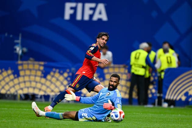 ATLANTA, GA - JUNE 21: Ferran Torres 7 of Spain takes a shot during the FIFA World Cup, WM, Weltmeisterschaft, Fussball 2026 Group H match between Spain and Saudi Arabia on June 21st, 2026 at Atlanta Stadium in Atlanta, GA. (Photo by Rich von Biberstein Icon Sportswire) SOCCER: JUN 21 FIFA World Cup 26 Group H - Spain vs Saudi Arabia EDITORIAL USE ONLY Icon260621019
