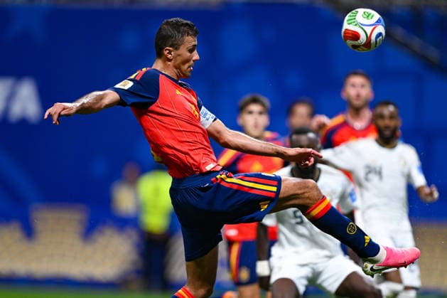 ATLANTA, GA - JUNE 21: Rodri 16 of Spain passes during the FIFA World Cup, WM, Weltmeisterschaft, Fussball 2026 Group H match between Spain and Saudi Arabia on June 21st, 2026 at Atlanta Stadium in Atlanta, GA. (Photo by Rich von Biberstein Icon Sportswire) SOCCER: JUN 21 FIFA World Cup 26 Group H - Spain vs Saudi Arabia EDITORIAL USE ONLY Icon260621026