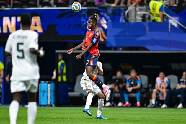 ATLANTA, GA - JUNE 21: Nico Williams 17 of Spain heads the ball during the FIFA World Cup, WM, Weltmeisterschaft, Fussball 2026 Group H match between Spain and Saudi Arabia on June 21st, 2026 at Atlanta Stadium in Atlanta, GA. (Photo by Rich von Biberstein Icon Sportswire) SOCCER: JUN 21 FIFA World Cup 26 Group H - Spain vs Saudi Arabia EDITORIAL USE ONLY Icon260621028