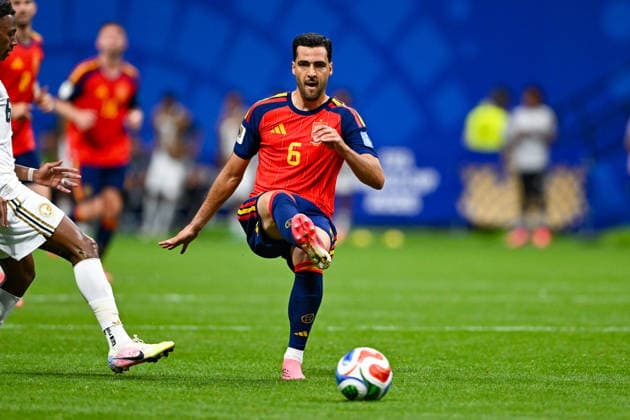 ATLANTA, GA - JUNE 21: Mikel Merino 6 of Spain passes during the FIFA World Cup, WM, Weltmeisterschaft, Fussball 2026 Group H match between Spain and Saudi Arabia on June 21st, 2026 at Atlanta Stadium in Atlanta, GA. (Photo by Rich von Biberstein Icon Sportswire) SOCCER: JUN 21 FIFA World Cup 26 Group H - Spain vs Saudi Arabia EDITORIAL USE ONLY Icon260621030