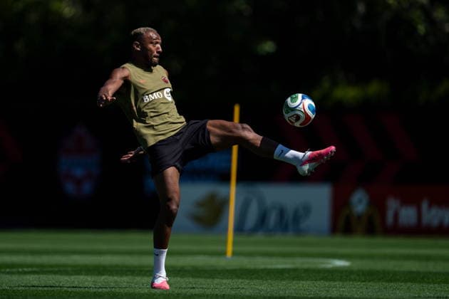 June 21, 2026, Vancouver, Bc, CANADA: Canada s Derek Cornelius kicks the ball during a FIFA World Cup, WM, Weltmeisterschaft, Fussball training session, in Vancouver, on Sunday, June 21, 2026. Canada News - June 21, 2026  - ZUMAc35_ 20260621_zaf_c35_078 Copyright: xEthanxCairnsx