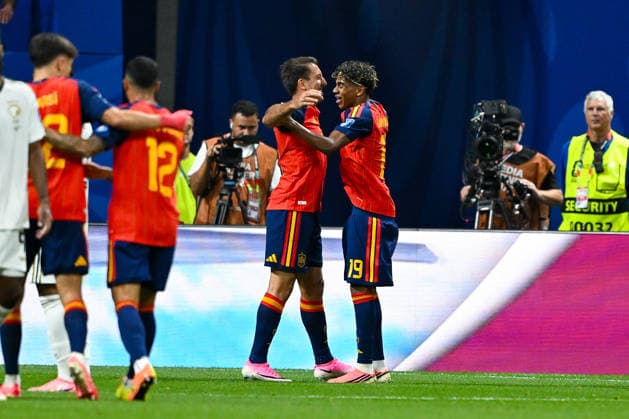 ATLANTA, GA - JUNE 21: Spain players Mikel Oyarzabal 21 and Lamine Yamal 19 celebrate after a first-half goal during the FIFA World Cup, WM, Weltmeisterschaft, Fussball 2026 Group H match between Spain and Saudi Arabia on June 21st, 2026 at Atlanta Stadium in Atlanta, GA. (Photo by Rich von Biberstein Icon Sportswire) SOCCER: JUN 21 FIFA World Cup 26 Group H - Spain vs Saudi Arabia EDITORIAL USE ONLY Icon260621069