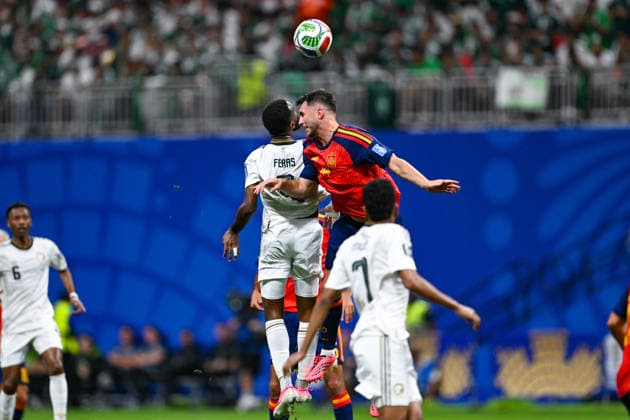 ATLANTA, GA - JUNE 21: Aymeric Laporte 14 of Spain heads the ball during the FIFA World Cup, WM, Weltmeisterschaft, Fussball 2026 Group H match between Spain and Saudi Arabia on June 21st, 2026 at Atlanta Stadium in Atlanta, GA. (Photo by Rich von Biberstein Icon Sportswire) SOCCER: JUN 21 FIFA World Cup 26 Group H - Spain vs Saudi Arabia EDITORIAL USE ONLY Icon260621070