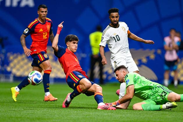 ATLANTA, GA - JUNE 21: Unai Simon 23 of Spain makes a save during the FIFA World Cup, WM, Weltmeisterschaft, Fussball 2026 Group H match between Spain and Saudi Arabia on June 21st, 2026 at Atlanta Stadium in Atlanta, GA. (Photo by Rich von Biberstein Icon Sportswire) SOCCER: JUN 21 FIFA World Cup 26 Group H - Spain vs Saudi Arabia EDITORIAL USE ONLY Icon260621075