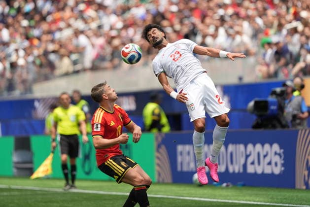 Belgium v IR Iran - FIFA World Cup, WM, Weltmeisterschaft, Fussball 2026 - Group G LOS ANGELES, CALIFORNIA - JUNE 21: Leandro Trossard (10) of Belgium in action against Ramin Rezaeian (23) of Iran during the 2026 FIFA World Cup First Stage Group G match between Belgium and IR Iran at the Los Angeles Stadium (SoFi Stadium) in Inglewood, California, United States on June 21, 2026. Tayfun Coskun Anadolu California United States. Editorial use only. Please get in touch for any other usage.  Copyright: x2026xAnadoluxTayfunxCoskunx