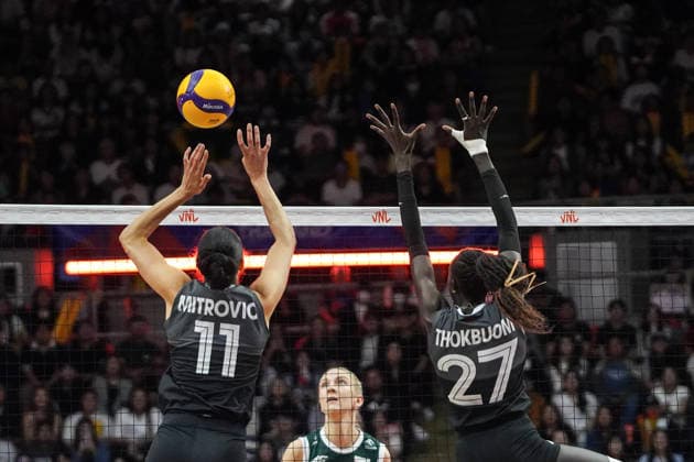 FIVB Women s Nations League 2026. Andrea Mitrovic and Nyadholi Thokbuom of Canada compete against Natalia Kecher of Poland during the FIVB Women s Volleyball Nations League match between Poland and Canada in Bangkok, Thailand, on June 21, 2026. Bangkok Bangkok Thailand  Copyright: xAnusakxLaowilasx originalFilename:laowilas-notitle260621_npNv2.jpg