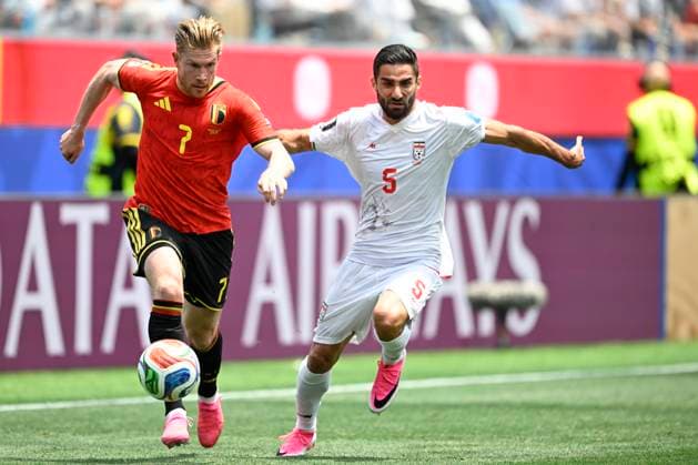 Belgium vs Iran - FIFA World Cup, WM, Weltmeisterschaft, Fussball 2026 LOS ANGELES, USA - JUNE 21 : De Bruyne Kevin forward of Belgium, Mohammadi Milad defender of Iran in action during the FIFA World Cup 2026 Group G match between Belgium and Iran at the SOFI STADIUM on June 21, 2026 in Los Angeles, USA, 21 06 2026 Los Angeles United States of America  Copyright: xNicoxVereeckenx