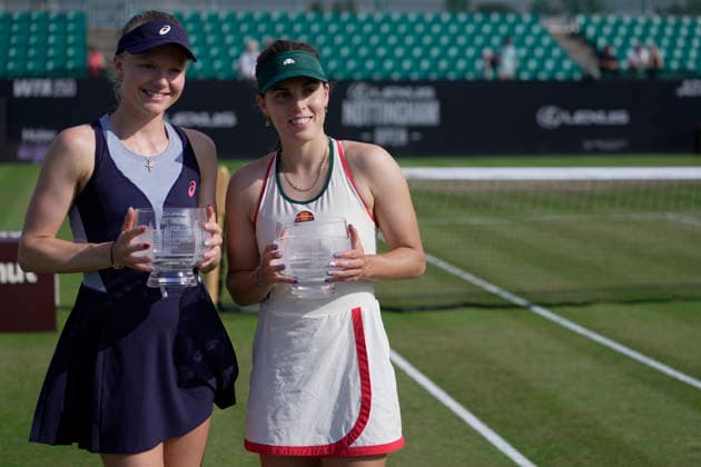 Lexus Nottingham Open - Day Seven Harriet Dart and Maia Lumsden celebrate their doubles final title at the 2026 Lexus Nottingham Open Women s tennis tournament at the Nottingham Tennis Centre in Nottingham, England, on June 21, 2026. Nottingham Great Britain United Kingdom  Copyright: xOwenxHammondx originalFilename:hammond-2026lexu260621_npEx8.jpg