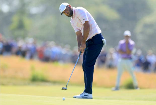 Scottie Scheffler putts on the 5th hole during the final round of the 126th U.S. Open Golf Championship at Shinnecock Hills Golf Club in Southampton, NY, on Sunday, June 21, 2026.  NYC20260621833 JOHNxANGELILLO