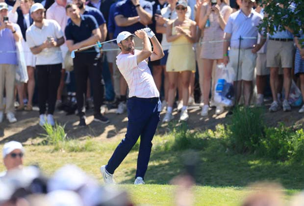 Scottie Scheffler tees off on the 2nd hole during the final round of the 126th U.S. Open Golf Championship at Shinnecock Hills Golf Club in Southampton, NY, on Sunday, June 21, 2026.  NYC20260621842 COREYxSIPKIN