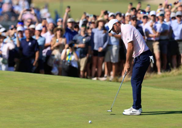 Scottie Scheffler putts on the 9th green during the final round of the 126th U.S. Open Golf Championship at Shinnecock Hills Golf Club in Southampton, NY, on Sunday, June 21, 2026.  NYC20260621848 COREYxSIPKIN