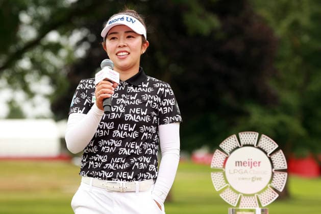 Meijer LPGA, Golf Damen Classic by Simply Give Belmont, MI - JUNE 21: Miyu Yamashita of Japan speaks next to the trophy during the awards ceremony at the conclusion of the final round of the Meijer LPGA Classic by Simply Give at Blythefield Country Club on June 21, 2026 in Belmont, Michigan. Belmont Michigan United States  Copyright: xAmyxLemusx originalFilename:lemus-meijerlp260621_npoSc.jpg
