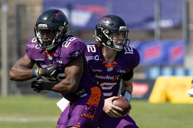 EFA - European Football Alliance: Frankfurt Galaxy - Prague Lions, 21.06.2026 Ethan Garbers (Frankfurt Galaxy 12) & Antony Marvyn Bouembe (Frankfurt Galaxy 26), Frankfurt Galaxy - Prague Lions, Frankfurt, PSD Bank Arena, 21.6.2026 *** EFA European Football Alliance Frankfurt Galaxy vs. Prague Lions, June 21, 2026 Ethan Garbers, Frankfurt Galaxy 12; Antony Marvyn Bouembe, Frankfurt Galaxy 26; Frankfurt Galaxy vs. Prague Lions, Frankfurt, PSD Bank Arena, June 21, 2026,detected_source_language Copyright: xBEAUTIFULxSPORTS Gawlikx
