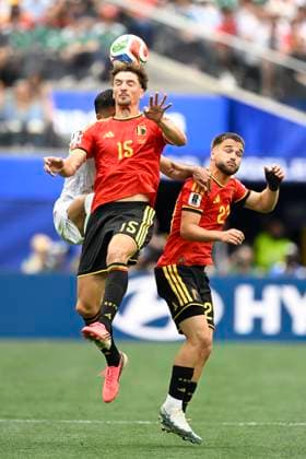 Belgium vs Iran - FIFA World Cup, WM, Weltmeisterschaft, Fussball 2026 LOS ANGELES, USA - JUNE 21 : Meunier Thomas defender of Belgium and Raskin Nicolas midfielder of Belgium jumping towards the ball during the FIFA World Cup 2026 Group G match between Belgium and Iran at the SOFI STADIUM on June 21, 2026 in Los Angeles, USA, 21 06 2026 Los Angeles United States of America  Copyright: xNicoxVereeckenx
