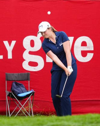 BELMONT, MI - JUNE 21: LPGA, Golf Damen golfer Lottie Woad chips out of the rough on the 18th hole on June 21, 2026, during the final round of the LPGA Meijer LPGA Classic for Simply Give at Blythefield Country Club in Belmont, Michigan. (Photo by Brian Spurlock Icon Sportswire) GOLF: JUN 21 LPGA Meijer LPGA Classic for Simply Give EDITORIAL USE ONLY Icon26062194