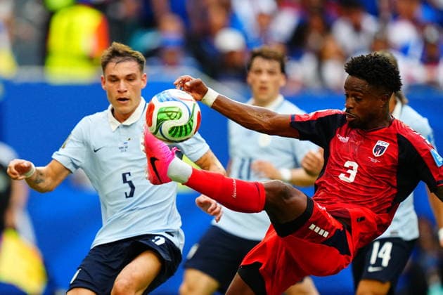Uruguay v Cape Verde - FIFA World Cup, WM, Weltmeisterschaft, Fussball 2026 - Group H FLORIDA, USA - JUNE 21: Diney Borges (3) of Cape Verde in action against Manuel Ugarte (5) of Uruguay during the 2026 FIFA World Cup First Stage Group H match between Uruguay and Cape Verde at the Hard Rock Stadium (Miami Stadium) in Miami Gardens, Florida, United States on June 21, 2026. Evrim Aydin Anadolu Florida United States. Editorial use only. Please get in touch for any other usage.  Copyright: x2026xAnadoluxEvrimxAydinx