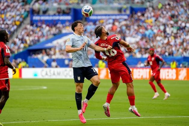 Federico Vinas (Uruguay) und Telmo Arcanjo (Cabo Verde) battle for the ball during the FIFA World Cup, WM, Weltmeisterschaft, Fussball 2026 Group H match between Uruguay and Cabo Verde at Miami Stadium on June 21, 2026 in Miami, United States. (Photo by Alex Gottschalk DeFodi Images) - *** Federico Vinas of Uruguay and Telmo Arcanjo of Cabo Verde battle for the ball during the 2026 FIFA World Cup Group H match between Uruguay and Cabo Verde at Miami Stadium on June 21, 2026, in Miami, United States. Photo by Alex Gottschalk, DeFodi Images,detected_source_language