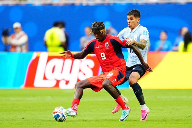 Uruguay v Cape Verde - FIFA World Cup, WM, Weltmeisterschaft, Fussball 2026 - Group H FLORIDA, USA - JUNE 21: Diney Borges (3) of Cape Verde in action Mathias Olivera (16) of Uruguay during the 2026 FIFA World Cup First Stage Group H match between Uruguay and Cape Verde at the Hard Rock Stadium (Miami Stadium) in Miami Gardens, Florida, United States on June 21, 2026. Evrim Aydin Anadolu Florida United States. Editorial use only. Please get in touch for any other usage.  Copyright: x2026xAnadoluxEvrimxAydinx